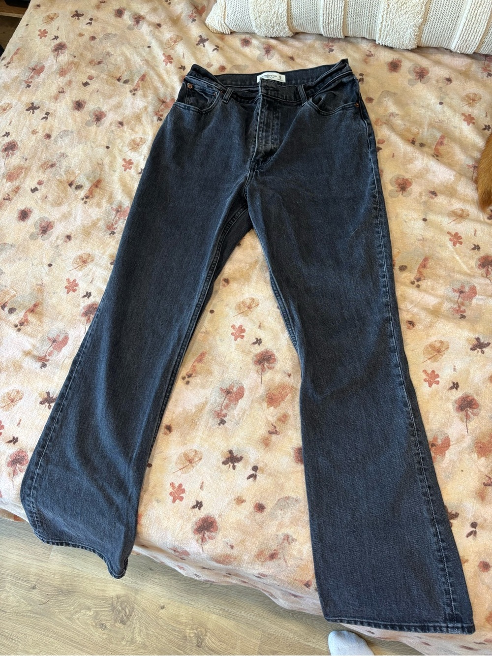 Abercrombie & Fitch 70’s Vintage Flare Ultra High Rise Jean - Picture 2 of 3